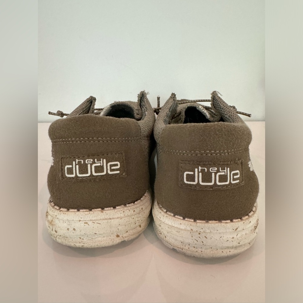HEY DUDE Wally - Sox - Beige w Brown Leather Detail Size 11 Slip-On Men’s Shoes - Picture 3 of 8